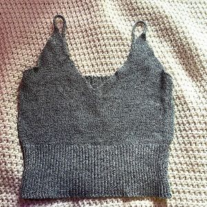 grey crop top!